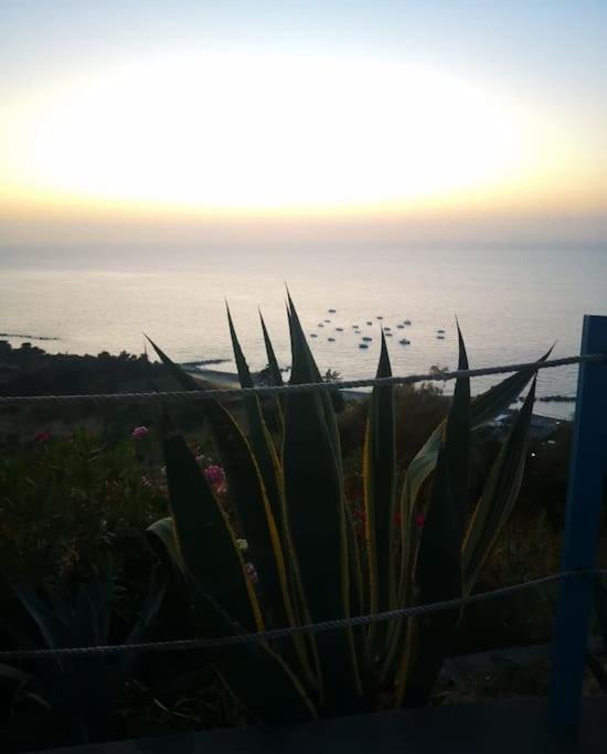 Casa Spisidda Appartamento Bilocale "Salina" Con Vista Sulle Eolie Gioiosa Marea Esterno foto